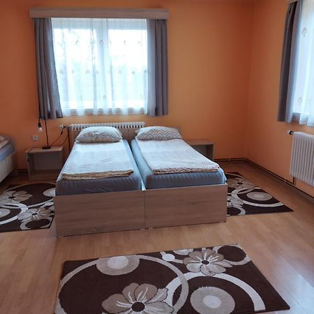 Отель Timi Kulcsoshaz Lazarea Экстерьер фото