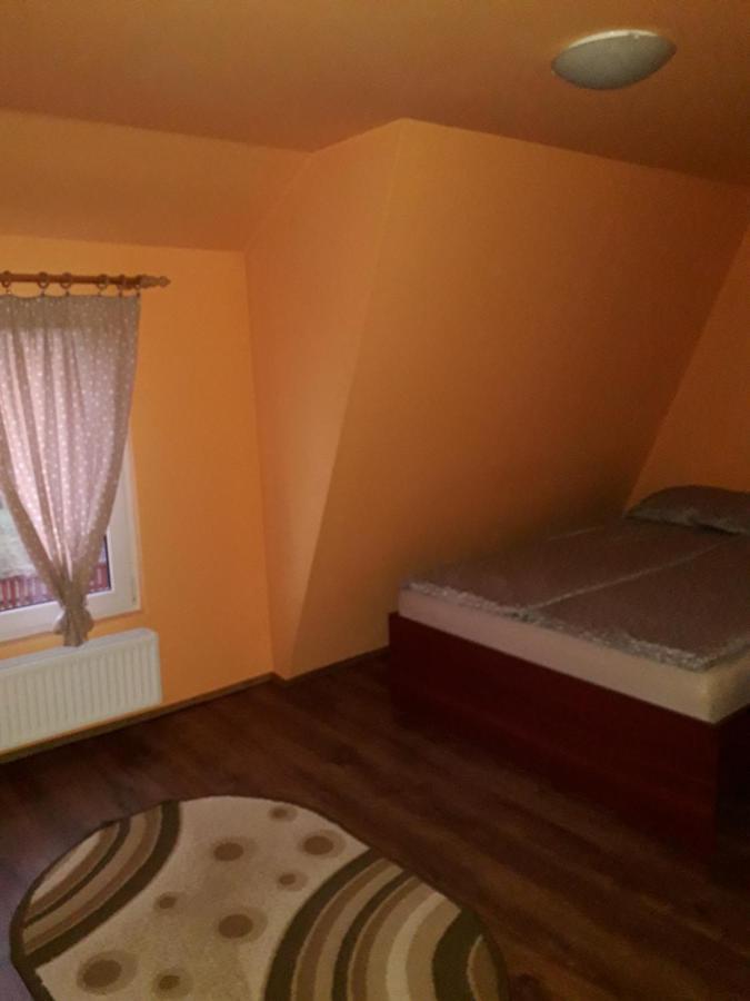 Отель Timi Kulcsoshaz Lazarea Экстерьер фото
